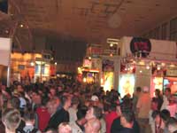 Besucheransturm in der Messehalle der 8. Erotikmesse VENUS 2004